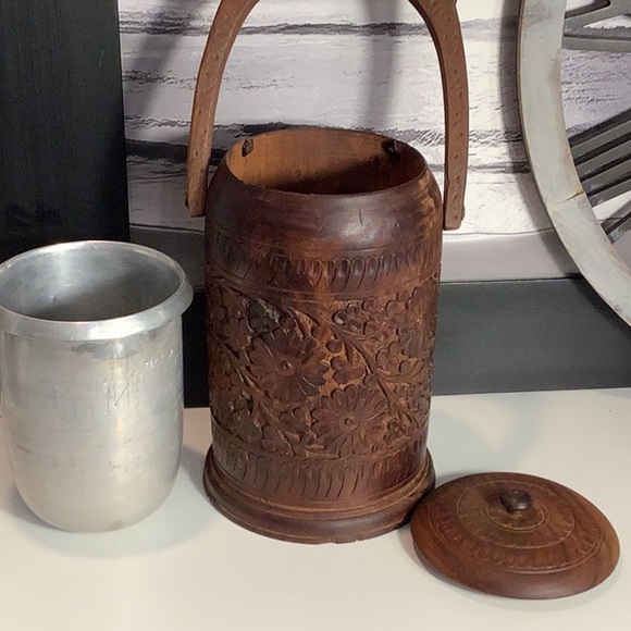 Vintage Hand Carved Wood Floral Pattern Ice Bucket With Lid Handle - Picture 9 of 12